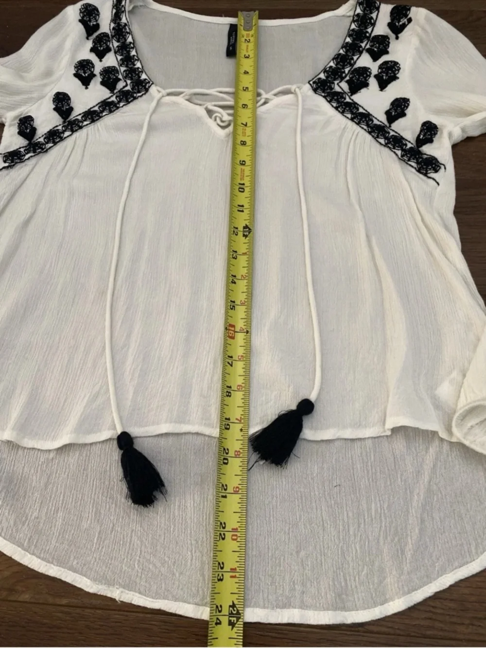 Tiffosi Women's Ivory Peasant Boho Blouse Top with Black Embroidery Women’s Sz S - Picture 13 of 16